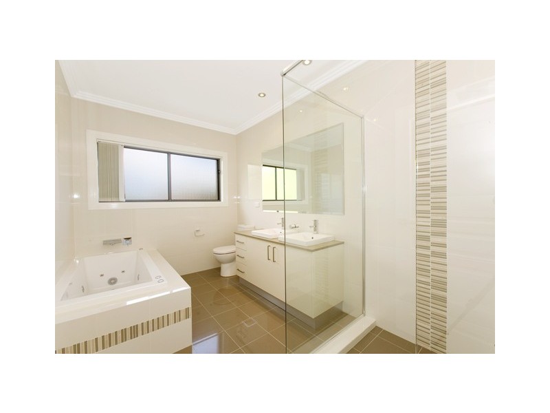 7 LYNBARA AVENUE, St Ives NSW 2075