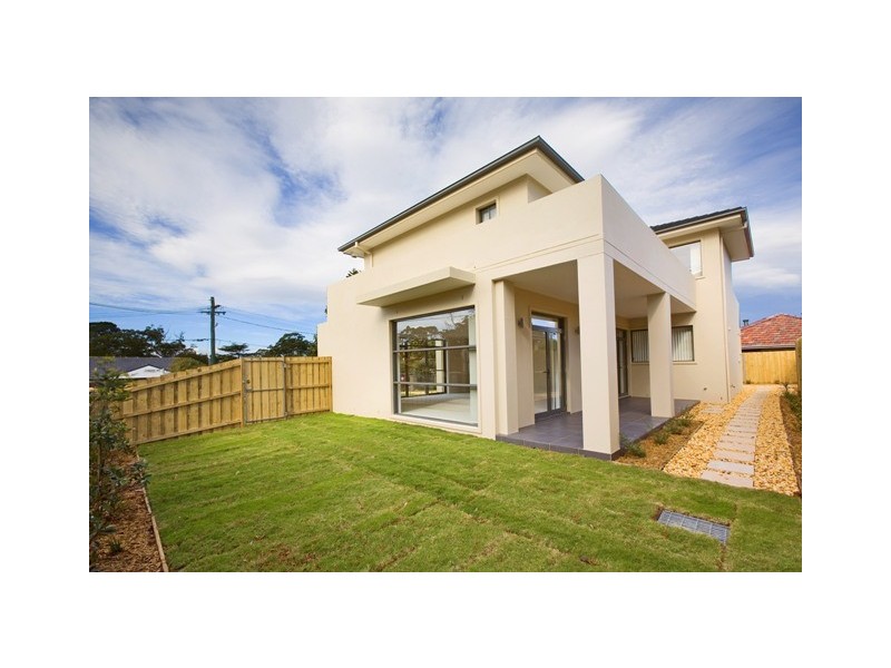 7 LYNBARA AVENUE, St Ives NSW 2075