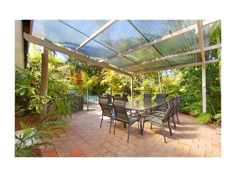 5 FAIRVIEW AVENUE, St Ives NSW 2075