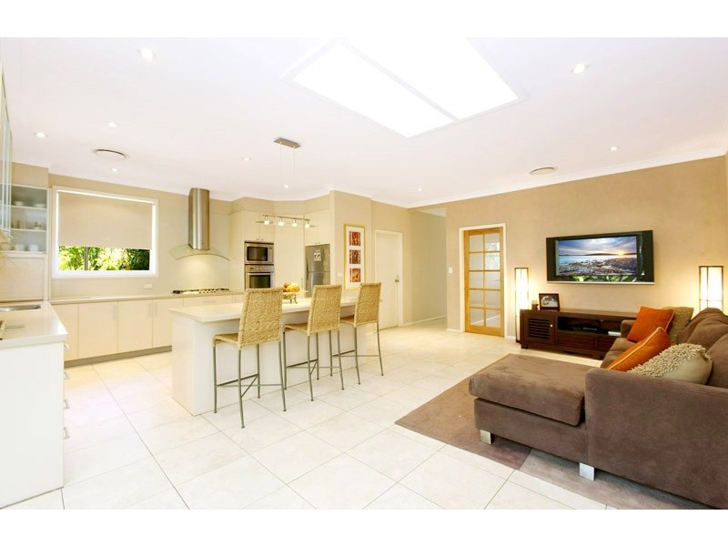 5 FAIRVIEW AVENUE, St Ives NSW 2075