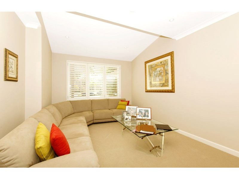 5 FAIRVIEW AVENUE, St Ives NSW 2075