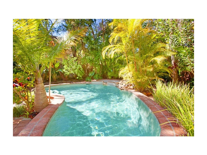 5 FAIRVIEW AVENUE, St Ives NSW 2075