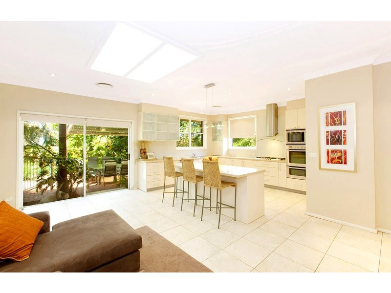 5 FAIRVIEW AVENUE, St Ives NSW 2075