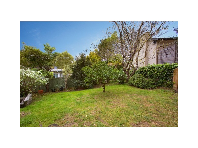 15 LYNBARA AVENUE, St Ives NSW 2075