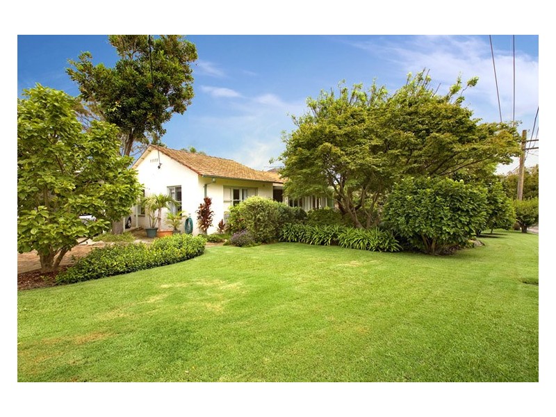 4 BUNDABAH AVENUE, St Ives NSW 2075