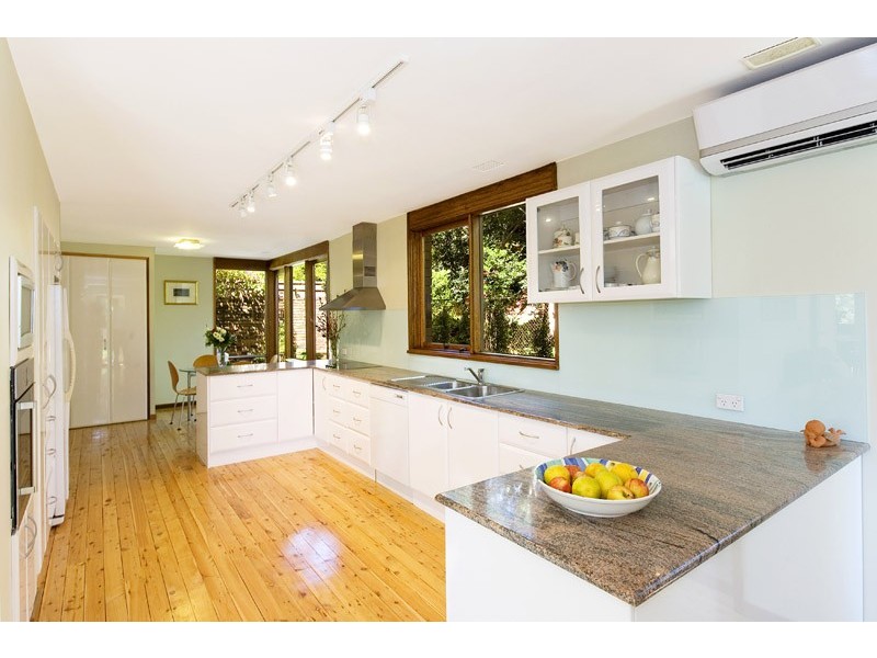 2 RALEIGH CRESCENT, St Ives NSW 2075