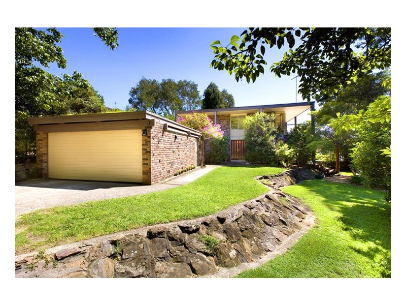 2 RALEIGH CRESCENT, St Ives NSW 2075