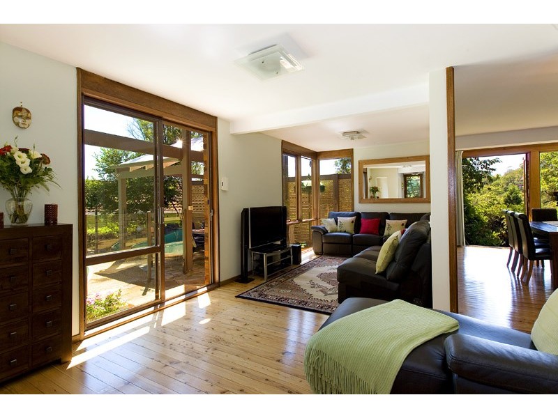 2 RALEIGH CRESCENT, St Ives NSW 2075