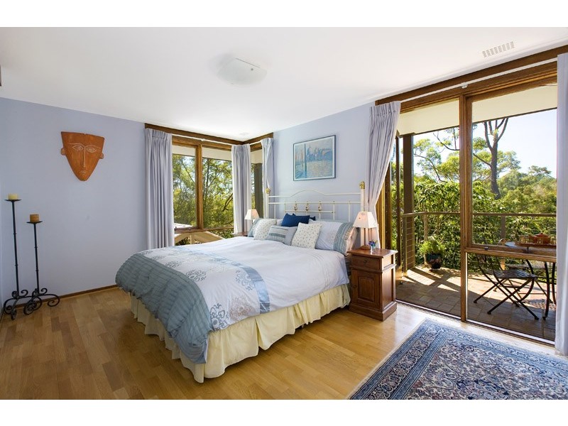 2 RALEIGH CRESCENT, St Ives NSW 2075