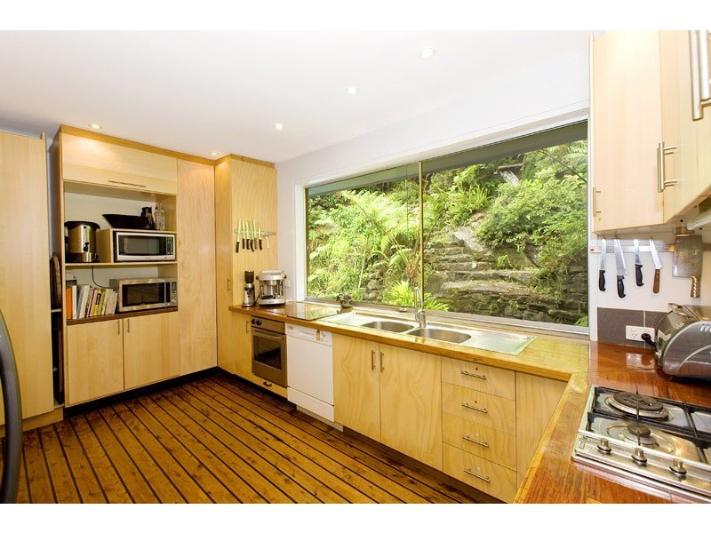 24 GREVILLEA AVENUE, St Ives NSW 2075