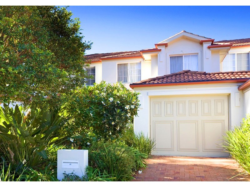 25 HILLCREST DRIVE, St Ives NSW 2075