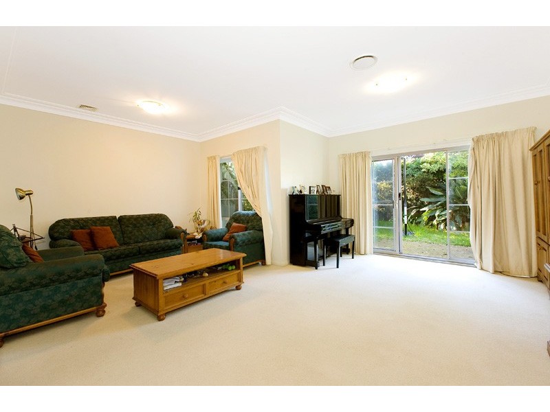 25 HILLCREST DRIVE, St Ives NSW 2075