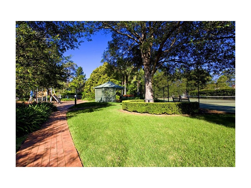 25 HILLCREST DRIVE, St Ives NSW 2075