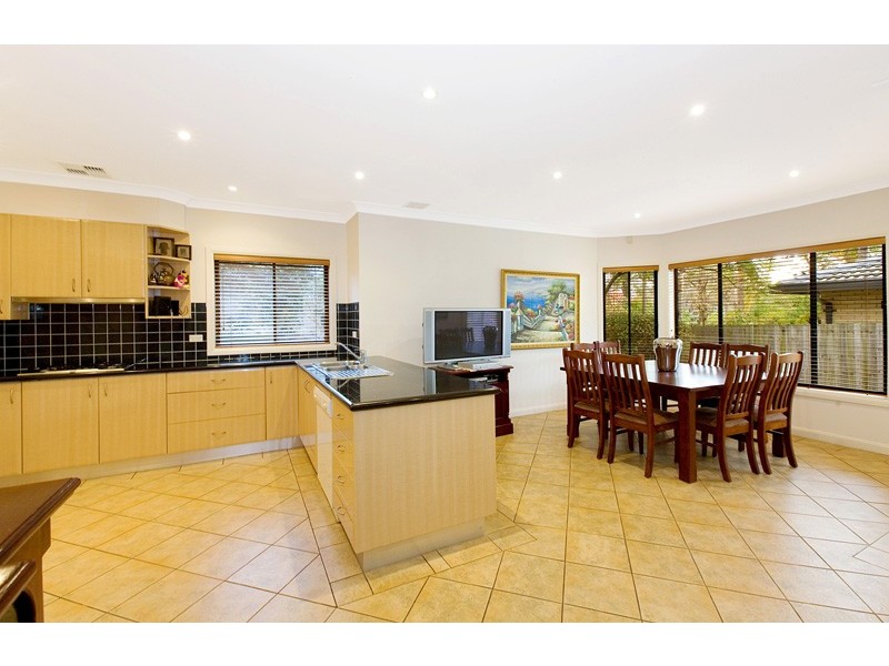 2 WHITMONT CRESCENT, St Ives NSW 2075