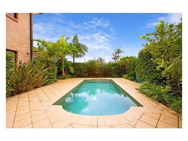 2 WHITMONT CRESCENT, St Ives NSW 2075