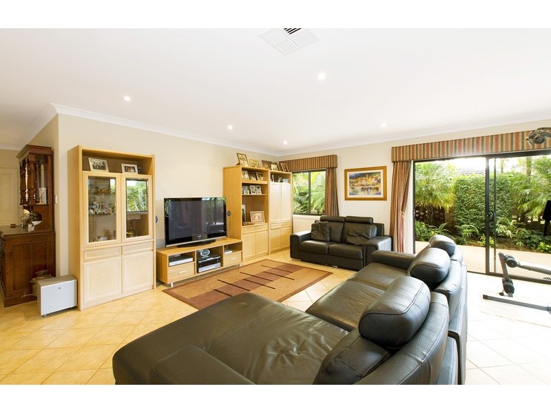 2 WHITMONT CRESCENT, St Ives NSW 2075