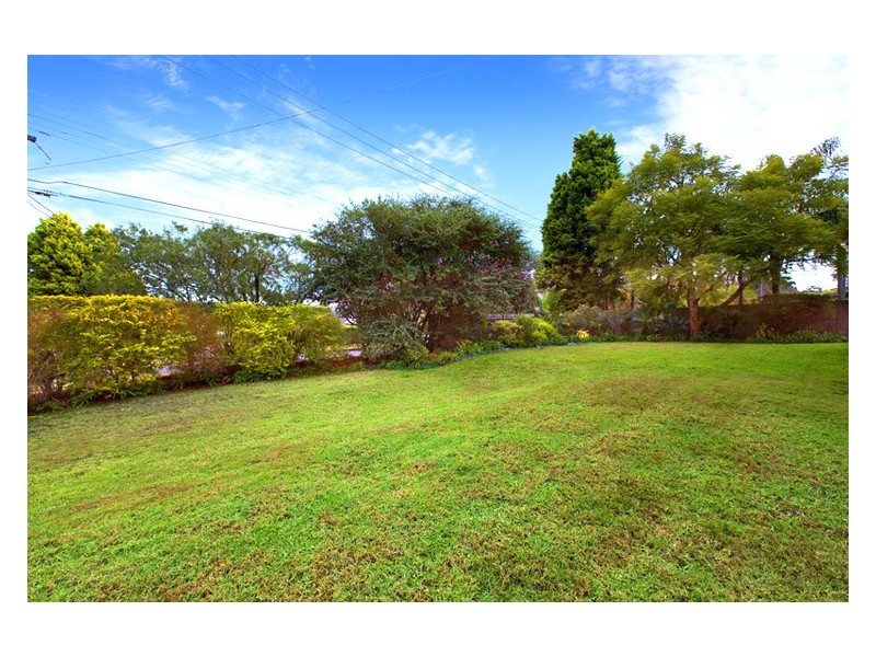 2 WHITMONT CRESCENT, St Ives NSW 2075