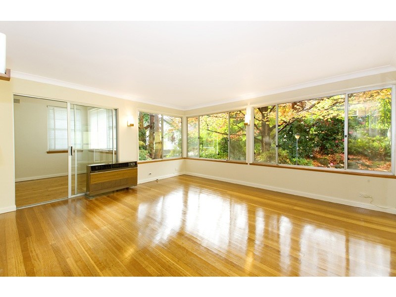 6 CAMELOT PLACE, St Ives NSW 2075