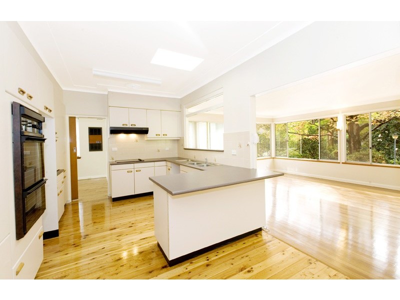 6 CAMELOT PLACE, St Ives NSW 2075