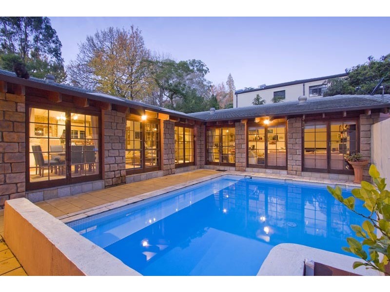 19 BROMLEY AVENUE, Pymble NSW 2073