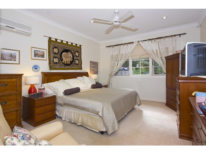 19 BROMLEY AVENUE, Pymble NSW 2073