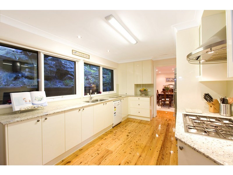 8 GREVILLEA AVENUE, St Ives NSW 2075