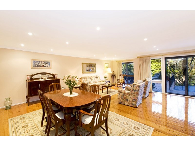 8 GREVILLEA AVENUE, St Ives NSW 2075