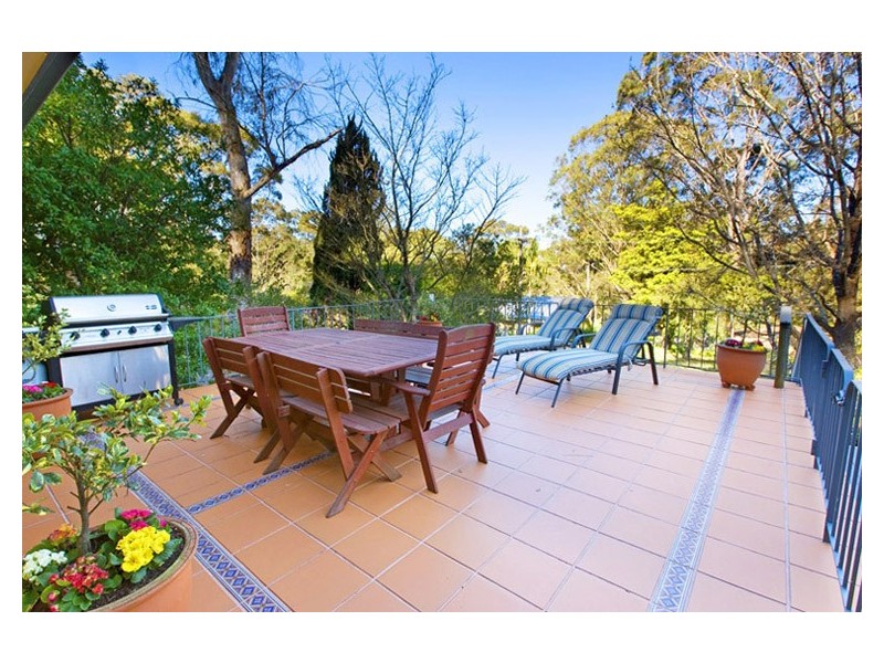 8 GREVILLEA AVENUE, St Ives NSW 2075