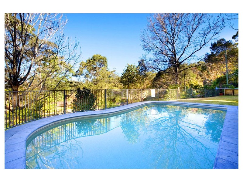 8 GREVILLEA AVENUE, St Ives NSW 2075