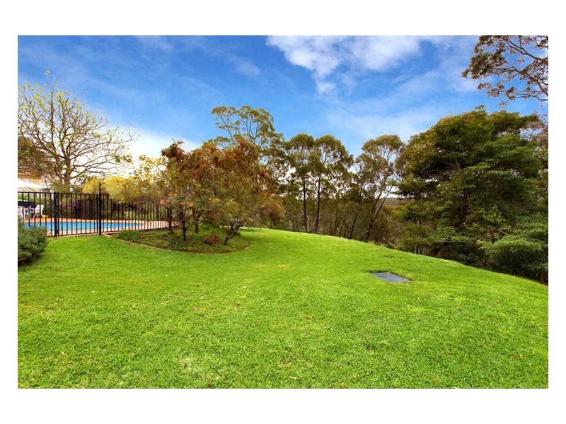 4 LYREBIRD PLACE, St Ives NSW 2075