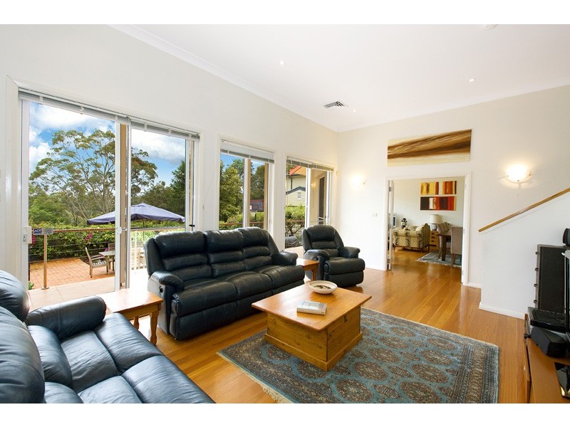 4 LYREBIRD PLACE, St Ives NSW 2075