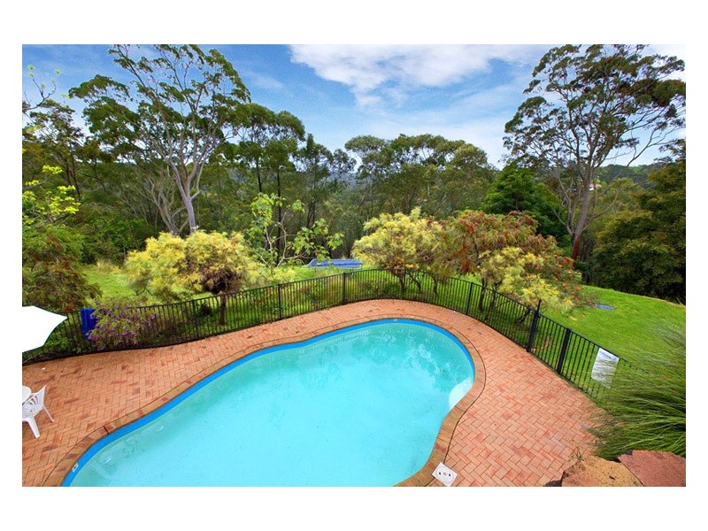 4 LYREBIRD PLACE, St Ives NSW 2075