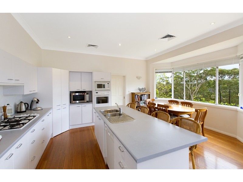 4 LYREBIRD PLACE, St Ives NSW 2075