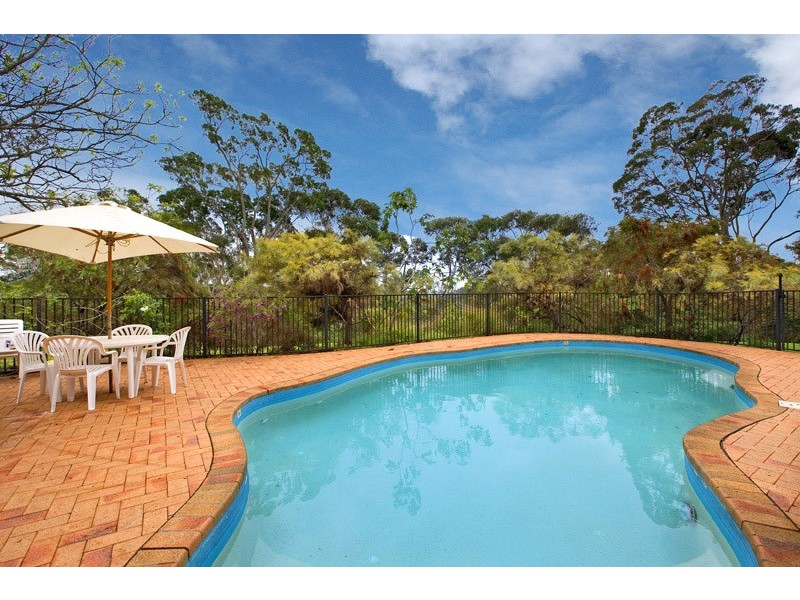4 LYREBIRD PLACE, St Ives NSW 2075