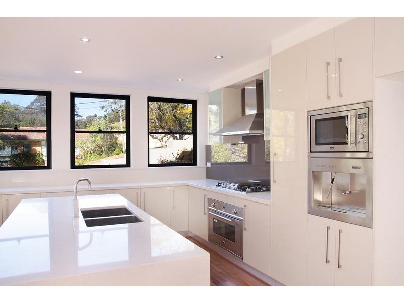 2/10 SHINFIELD AVENUE, St Ives NSW 2075