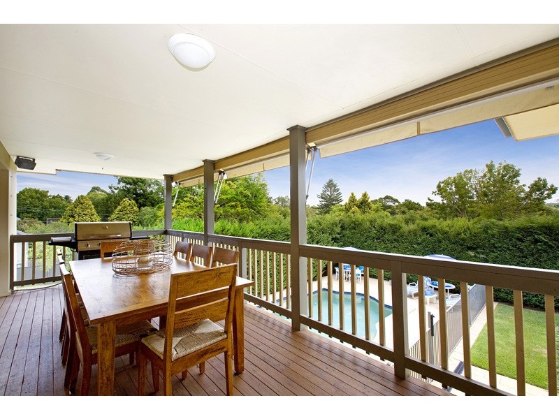 8 CARBEEN AVENUE, St Ives NSW 2075