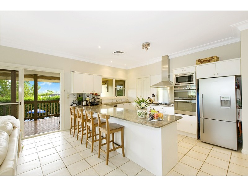 8 CARBEEN AVENUE, St Ives NSW 2075