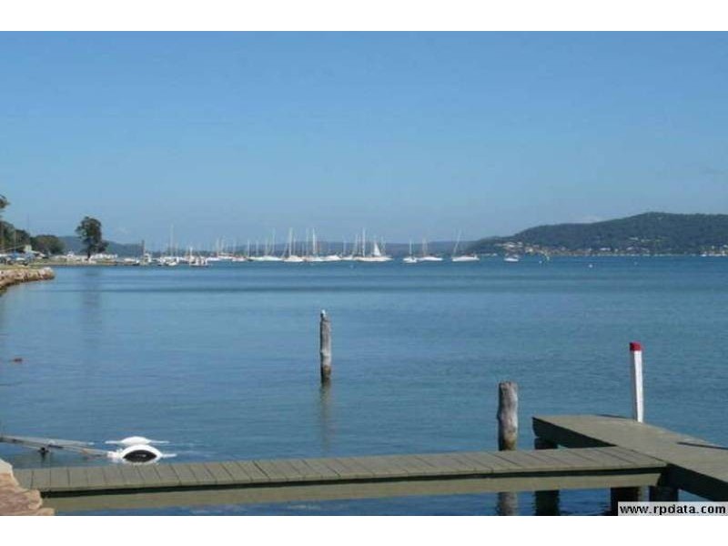 201 MANN STREET, Gosford NSW 2250