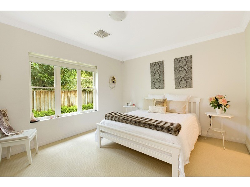 1B SHINFIELD AVENUE, St Ives NSW 2075