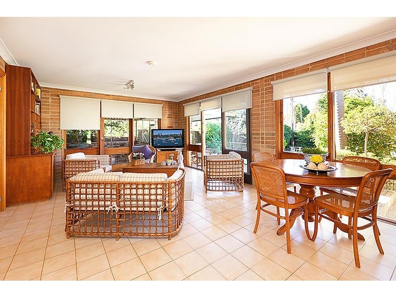 6 NICHOLSON AVENUE, St Ives NSW 2075