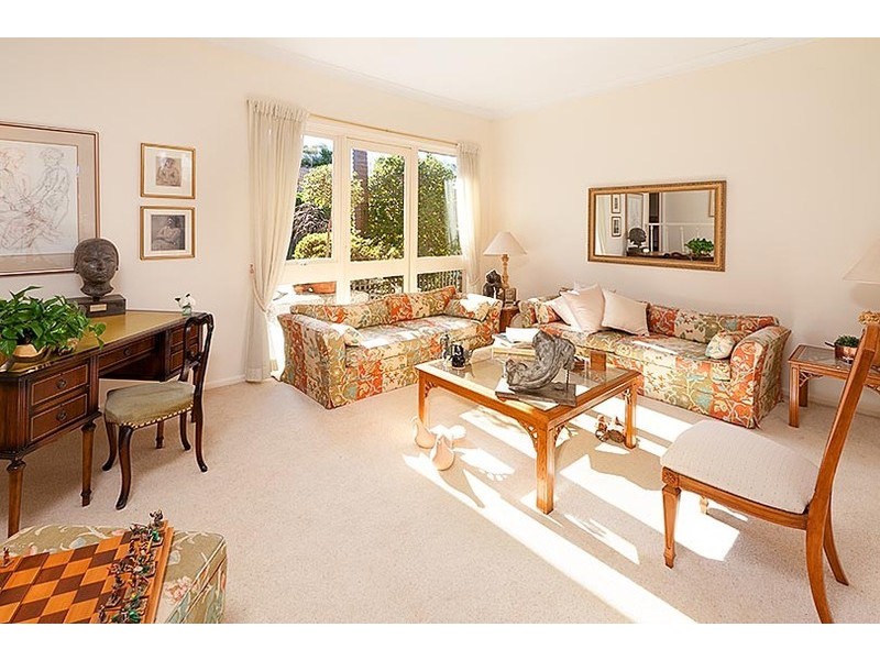 6 NICHOLSON AVENUE, St Ives NSW 2075