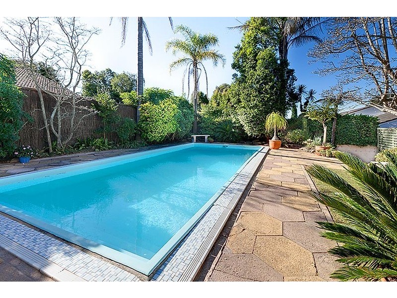 6 NICHOLSON AVENUE, St Ives NSW 2075