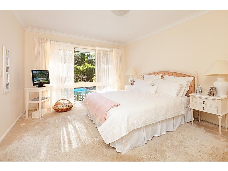 6 NICHOLSON AVENUE, St Ives NSW 2075