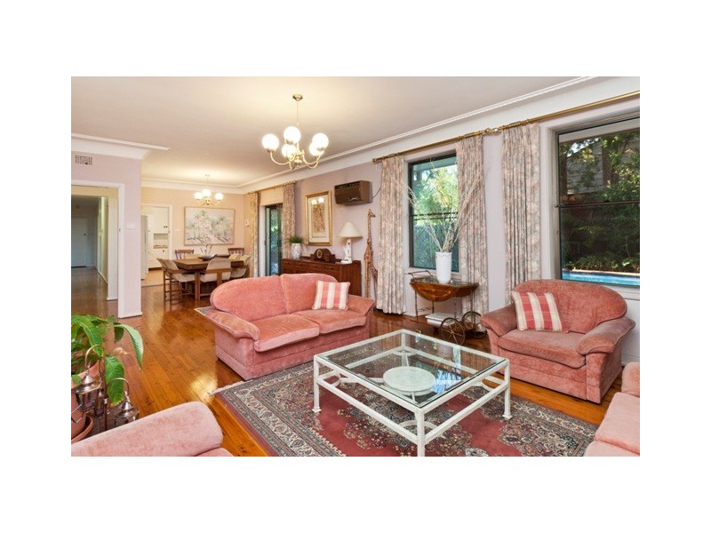 1 GARRICK ROAD, St Ives NSW 2075