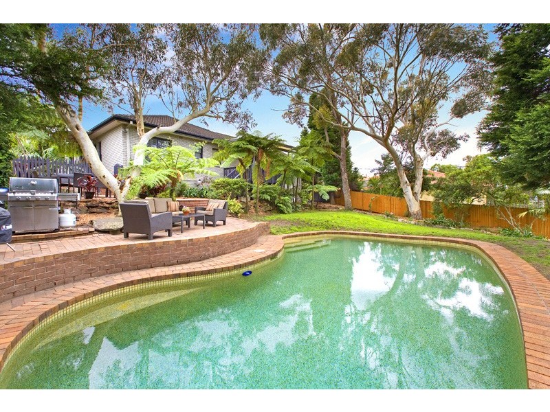 33 MILBURN PLACE, St Ives NSW 2075