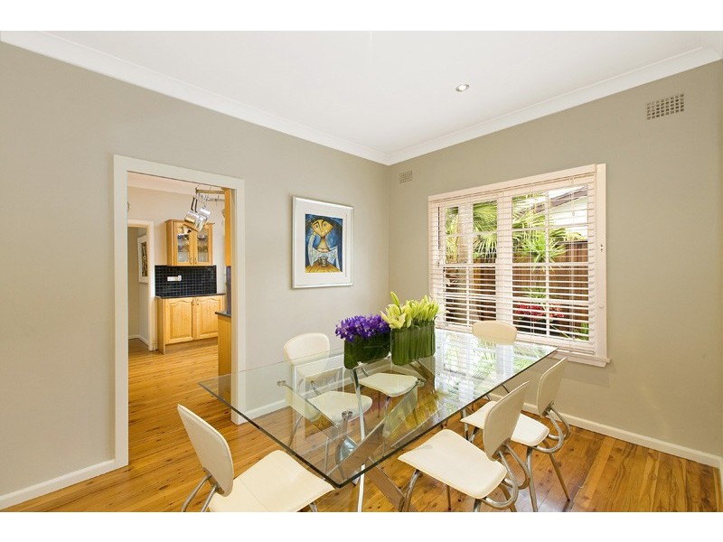 33 MILBURN PLACE, St Ives NSW 2075