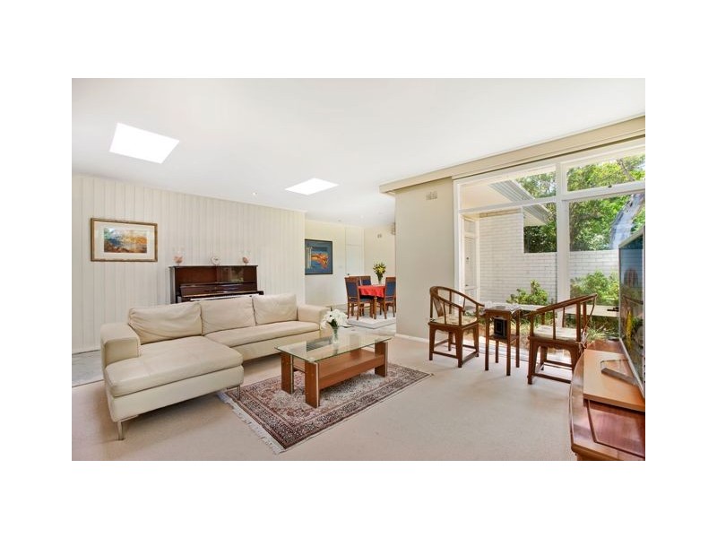15 MOORHOUSE AVENUE, St Ives NSW 2075