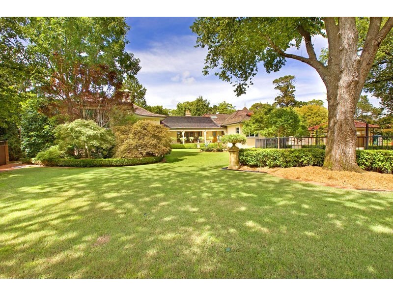 40 FLINDERS AVENUE, St Ives NSW 2075