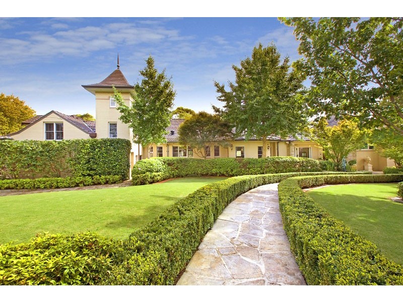 40 FLINDERS AVENUE, St Ives NSW 2075