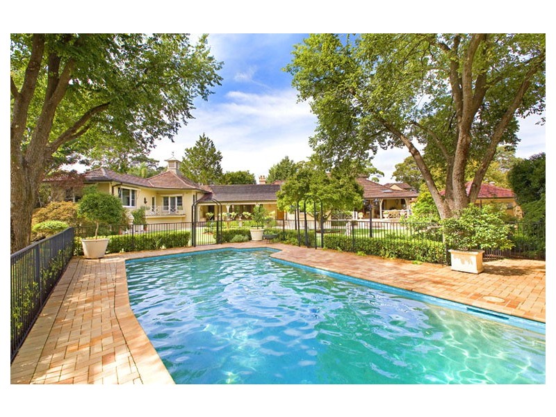 40 FLINDERS AVENUE, St Ives NSW 2075